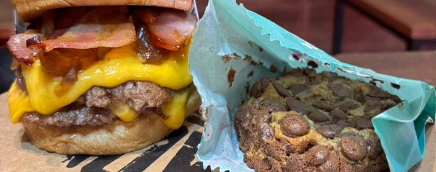 Combo: Hambúrguer + Bebida ou Cookie